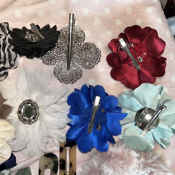 28 Hair Bows & Pins 💕🎀 - Picture 2 of 10